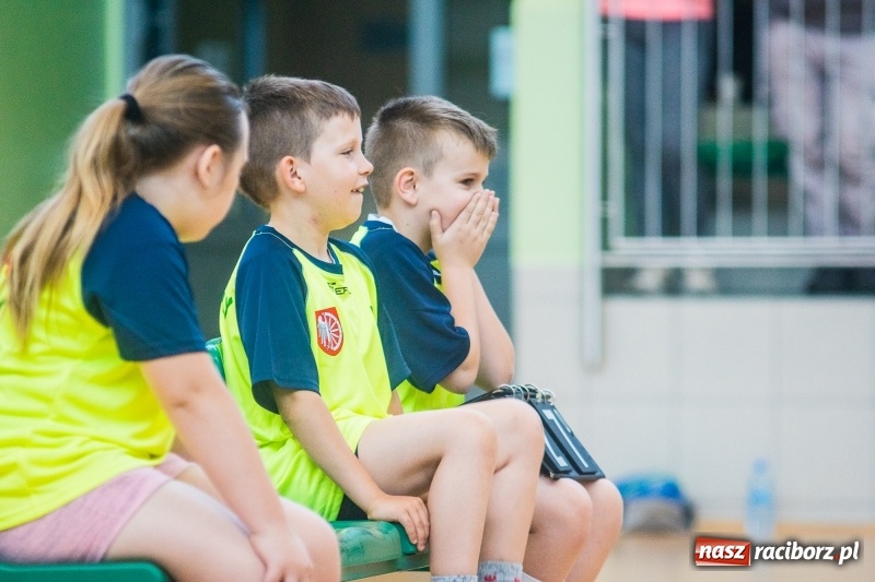 Zdjęcie w galerii na portalu naszraciborz.pl: Po raz szósty zagrali dla swoich mam wiadomości z regionu