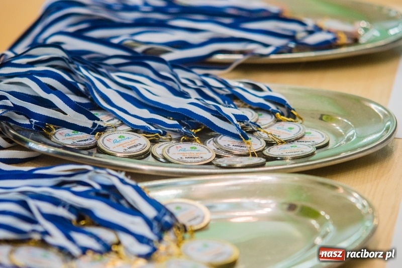 Zdjęcie w galerii na portalu naszraciborz.pl: Po raz szósty zagrali dla swoich mam wiadomości z regionu