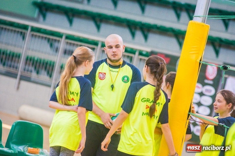 Zdjęcie w galerii na portalu naszraciborz.pl: Po raz szósty zagrali dla swoich mam wiadomości z regionu