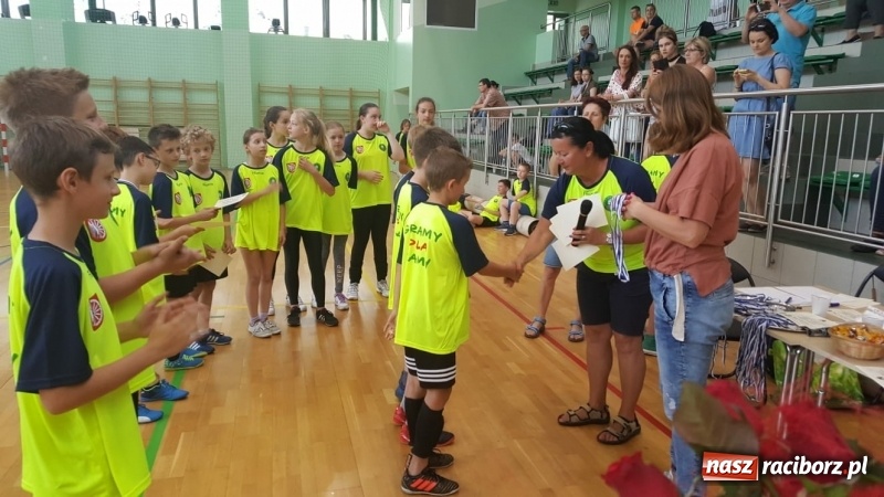 Zdjęcie w galerii na portalu naszraciborz.pl: Po raz szósty zagrali dla swoich mam wiadomości z regionu