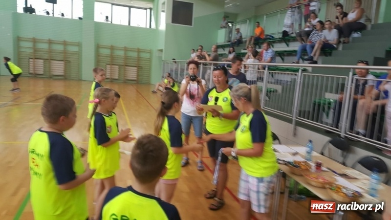 Zdjęcie w galerii na portalu naszraciborz.pl: Po raz szósty zagrali dla swoich mam wiadomości z regionu