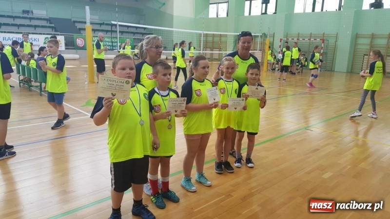 Zdjęcie w galerii na portalu naszraciborz.pl: Po raz szósty zagrali dla swoich mam wiadomości z regionu