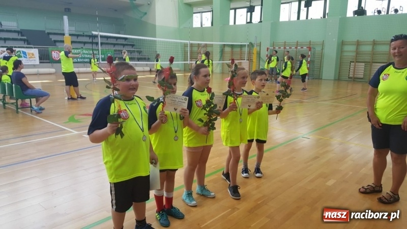 Zdjęcie w galerii na portalu naszraciborz.pl: Po raz szósty zagrali dla swoich mam wiadomości z regionu