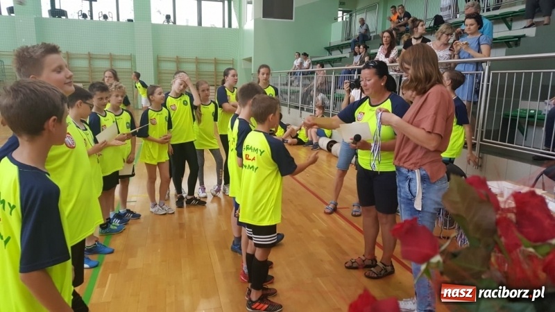 Zdjęcie w galerii na portalu naszraciborz.pl: Po raz szósty zagrali dla swoich mam wiadomości z regionu