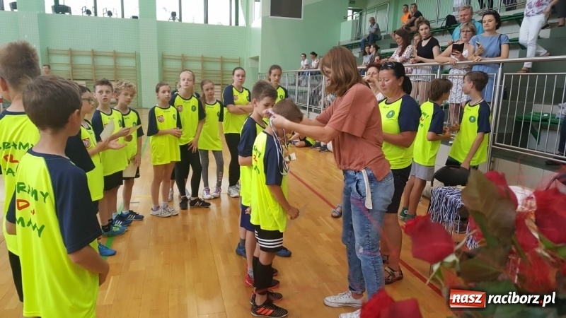 Zdjęcie w galerii na portalu naszraciborz.pl: Po raz szósty zagrali dla swoich mam wiadomości z regionu