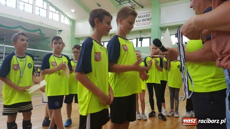 Zdjęcie w galerii na portalu naszraciborz.pl: Po raz szósty zagrali dla swoich mam wiadomości z regionu