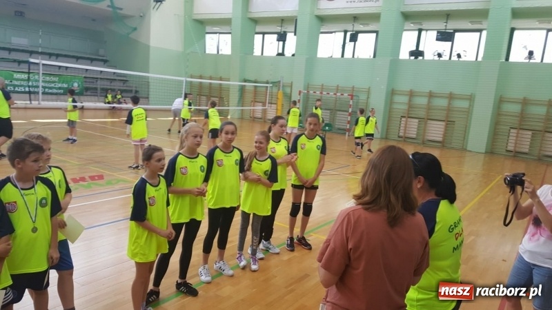 Zdjęcie w galerii na portalu naszraciborz.pl: Po raz szósty zagrali dla swoich mam wiadomości z regionu