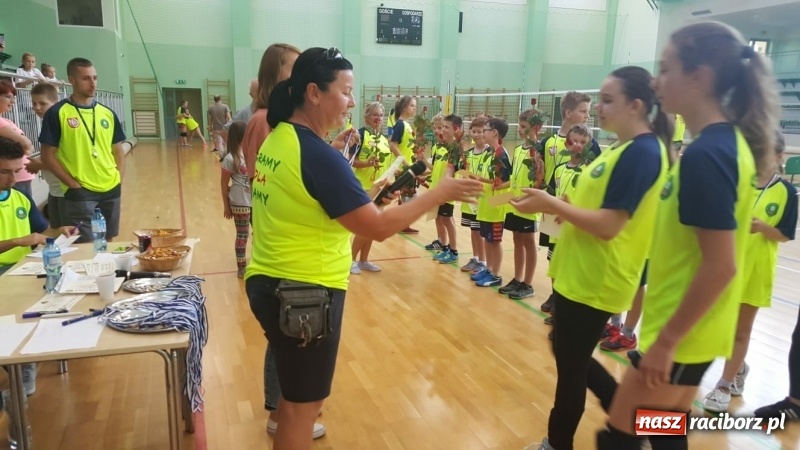 Zdjęcie w galerii na portalu naszraciborz.pl: Po raz szósty zagrali dla swoich mam wiadomości z regionu