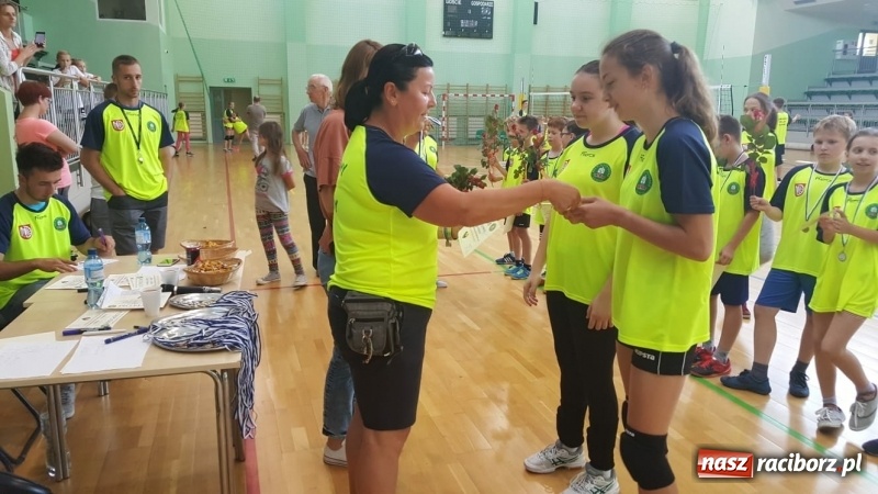 Zdjęcie w galerii na portalu naszraciborz.pl: Po raz szósty zagrali dla swoich mam wiadomości z regionu