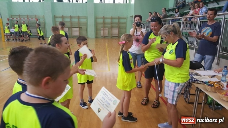 Zdjęcie w galerii na portalu naszraciborz.pl: Po raz szósty zagrali dla swoich mam wiadomości z regionu