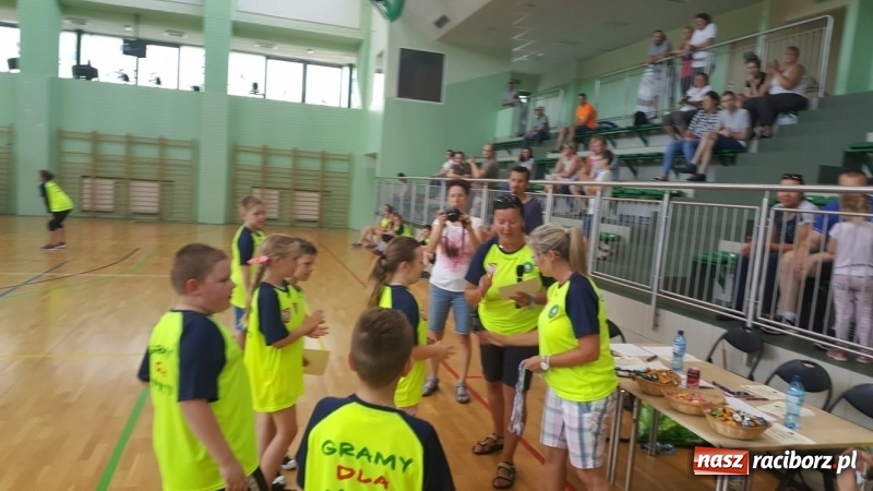 Zdjęcie w galerii na portalu naszraciborz.pl: Po raz szósty zagrali dla swoich mam wiadomości z regionu