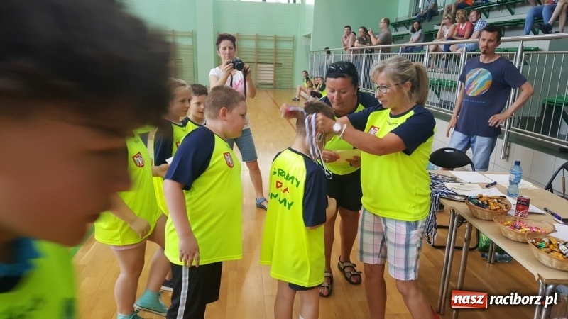 Zdjęcie w galerii na portalu naszraciborz.pl: Po raz szósty zagrali dla swoich mam wiadomości z regionu