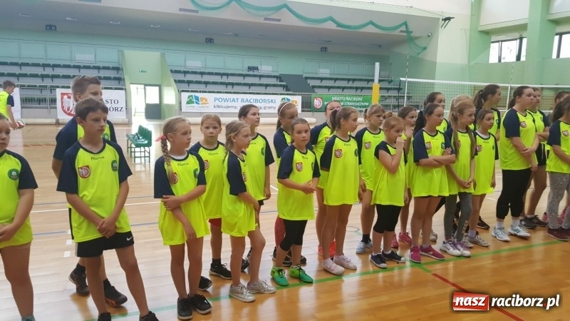 Zdjęcie w galerii na portalu naszraciborz.pl: Po raz szósty zagrali dla swoich mam wiadomości z regionu