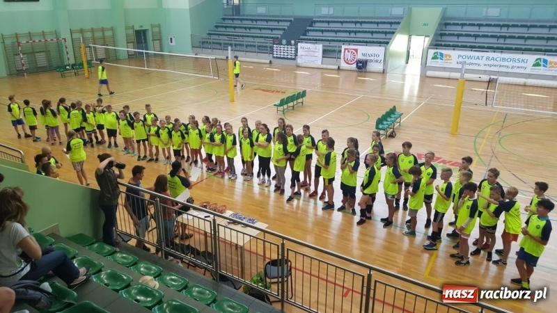 Zdjęcie w galerii na portalu naszraciborz.pl: Po raz szósty zagrali dla swoich mam wiadomości z regionu