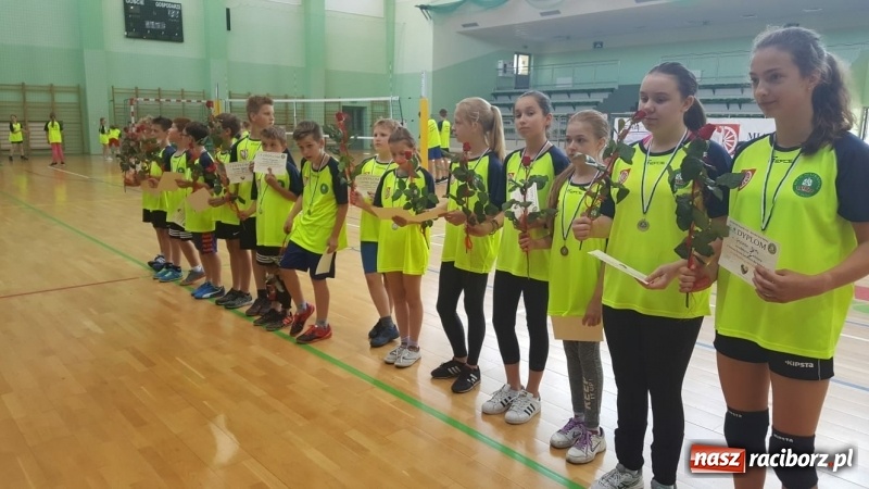 Zdjęcie w galerii na portalu naszraciborz.pl: Po raz szósty zagrali dla swoich mam wiadomości z regionu