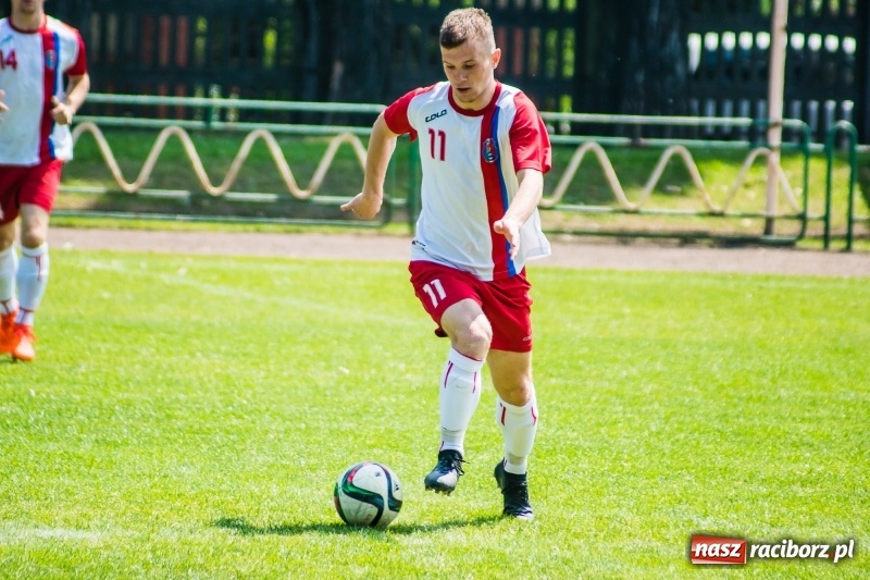 Zdjęcie w galerii na portalu naszraciborz.pl: Piłkarskie Mistrzostwa Polski niesłyszących na stadionie PWSZ wiadomości z regionu