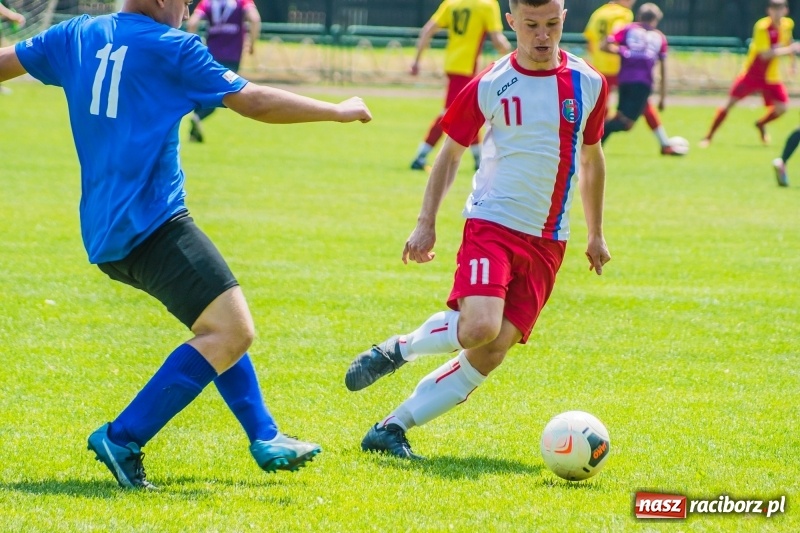 Zdjęcie w galerii na portalu naszraciborz.pl: Piłkarskie Mistrzostwa Polski niesłyszących na stadionie PWSZ wiadomości z regionu