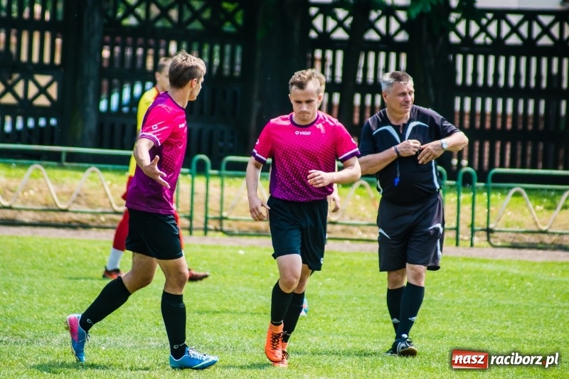 Zdjęcie w galerii na portalu naszraciborz.pl: Piłkarskie Mistrzostwa Polski niesłyszących na stadionie PWSZ wiadomości z regionu