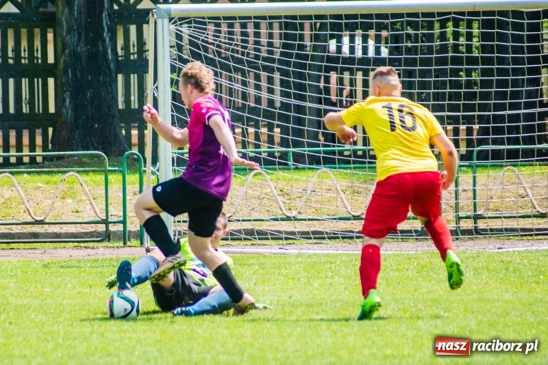 Zdjęcie w galerii na portalu naszraciborz.pl: Piłkarskie Mistrzostwa Polski niesłyszących na stadionie PWSZ wiadomości z regionu