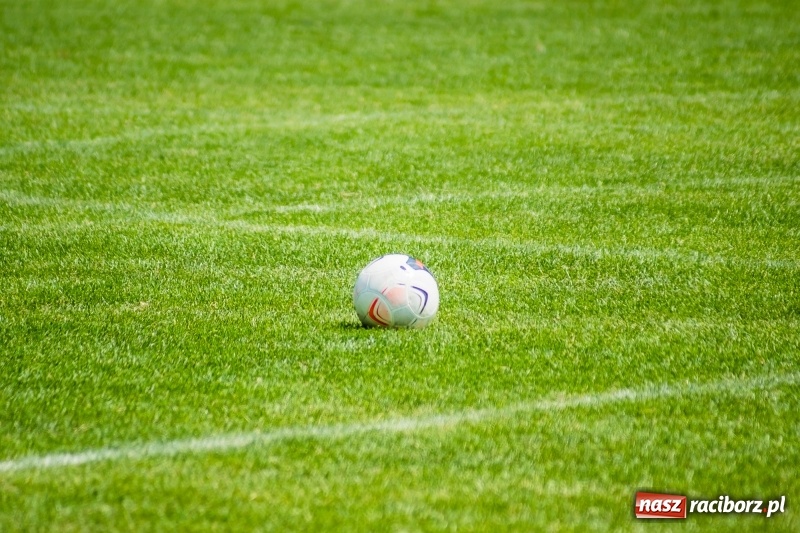 Zdjęcie w galerii na portalu naszraciborz.pl: Piłkarskie Mistrzostwa Polski niesłyszących na stadionie PWSZ wiadomości z regionu