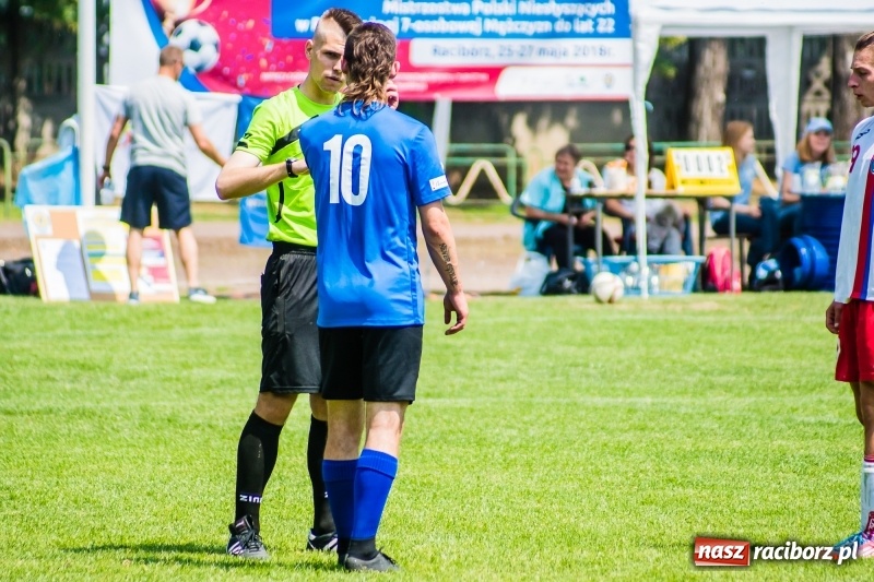 Zdjęcie w galerii na portalu naszraciborz.pl: Piłkarskie Mistrzostwa Polski niesłyszących na stadionie PWSZ wiadomości z regionu