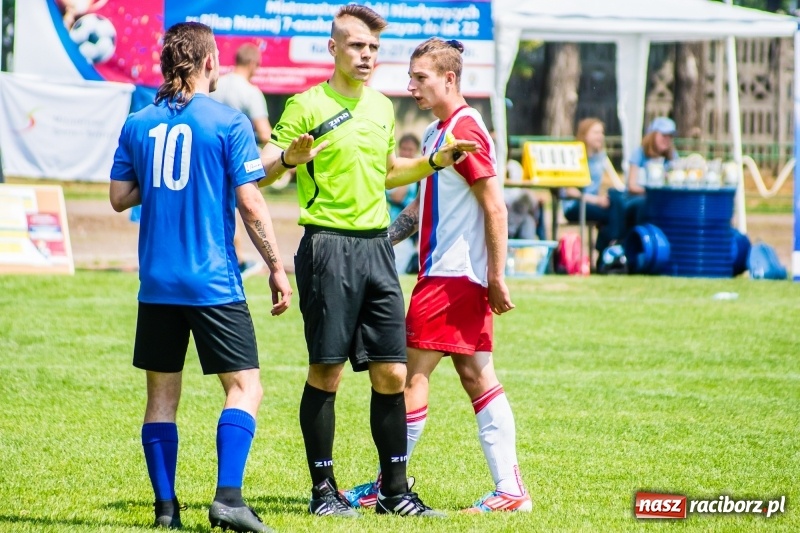 Zdjęcie w galerii na portalu naszraciborz.pl: Piłkarskie Mistrzostwa Polski niesłyszących na stadionie PWSZ wiadomości z regionu