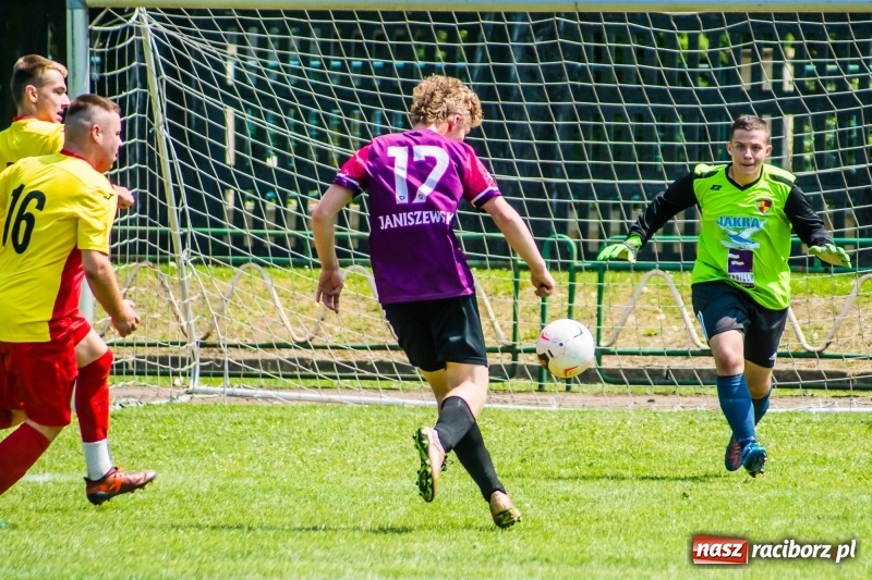 Zdjęcie w galerii na portalu naszraciborz.pl: Piłkarskie Mistrzostwa Polski niesłyszących na stadionie PWSZ wiadomości z regionu