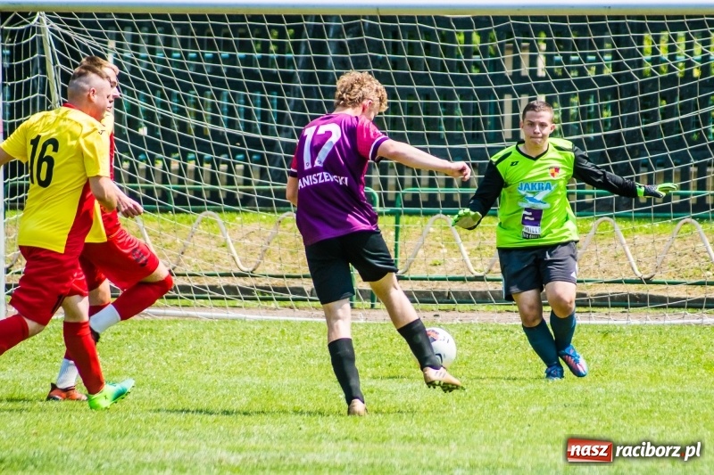 Zdjęcie w galerii na portalu naszraciborz.pl: Piłkarskie Mistrzostwa Polski niesłyszących na stadionie PWSZ wiadomości z regionu