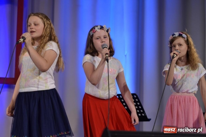 Zdjęcie w galerii na portalu naszraciborz.pl: Koncert jubileuszowy zespołu Perspektywa w Strzesze wiadomości z regionu