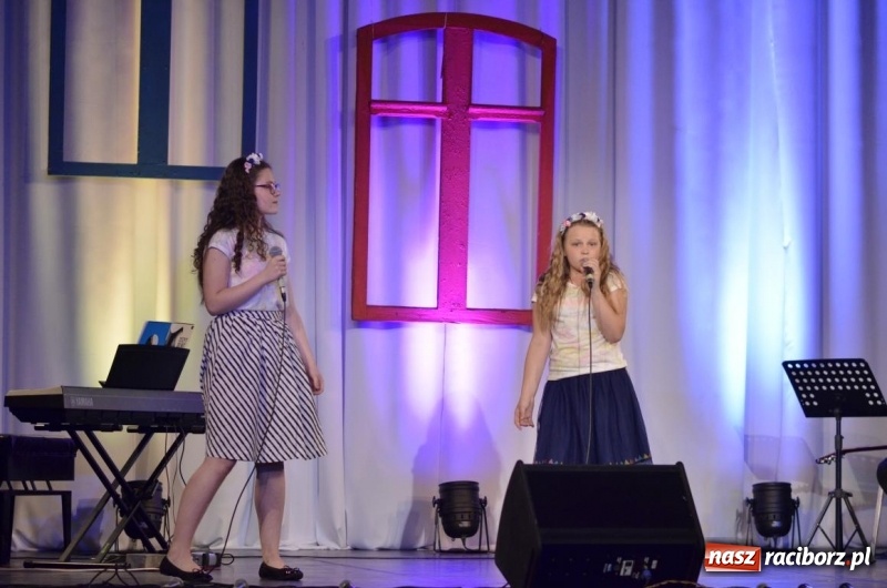 Zdjęcie w galerii na portalu naszraciborz.pl: Koncert jubileuszowy zespołu Perspektywa w Strzesze wiadomości z regionu