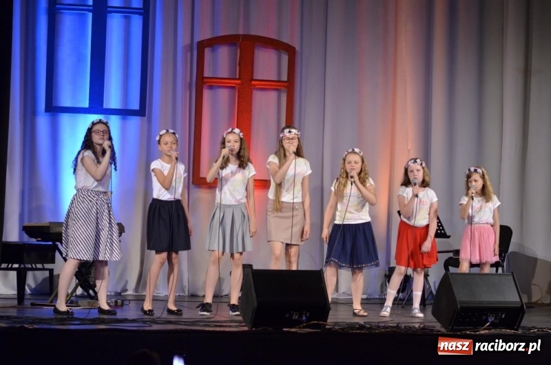 Zdjęcie w galerii na portalu naszraciborz.pl: Koncert jubileuszowy zespołu Perspektywa w Strzesze wiadomości z regionu