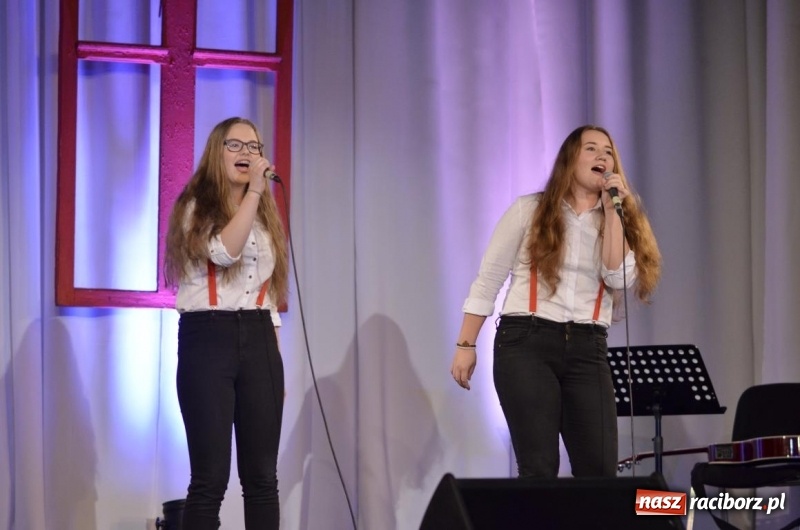 Zdjęcie w galerii na portalu naszraciborz.pl: Koncert jubileuszowy zespołu Perspektywa w Strzesze wiadomości z regionu