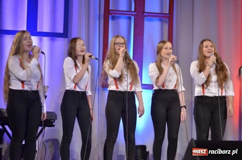 Zdjęcie w galerii na portalu naszraciborz.pl: Koncert jubileuszowy zespołu Perspektywa w Strzesze wiadomości z regionu