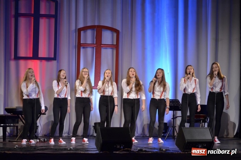 Zdjęcie w galerii na portalu naszraciborz.pl: Koncert jubileuszowy zespołu Perspektywa w Strzesze wiadomości z regionu