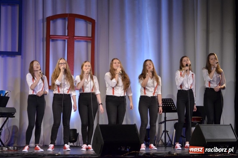 Zdjęcie w galerii na portalu naszraciborz.pl: Koncert jubileuszowy zespołu Perspektywa w Strzesze wiadomości z regionu