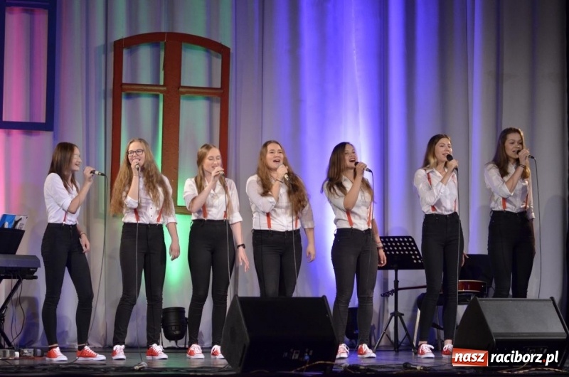 Zdjęcie w galerii na portalu naszraciborz.pl: Koncert jubileuszowy zespołu Perspektywa w Strzesze wiadomości z regionu