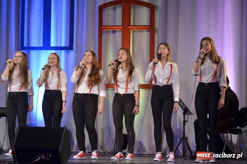 Zdjęcie w galerii na portalu naszraciborz.pl: Koncert jubileuszowy zespołu Perspektywa w Strzesze wiadomości z regionu