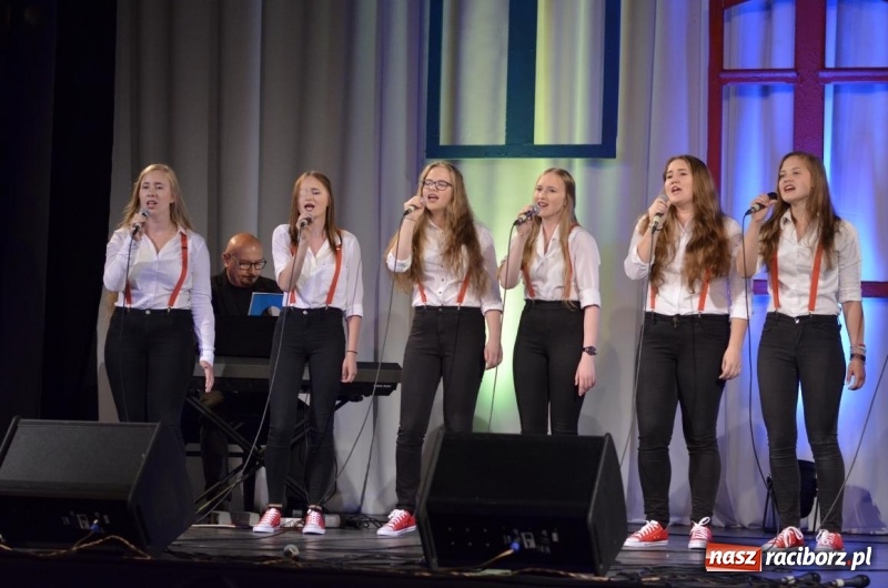 Zdjęcie w galerii na portalu naszraciborz.pl: Koncert jubileuszowy zespołu Perspektywa w Strzesze wiadomości z regionu