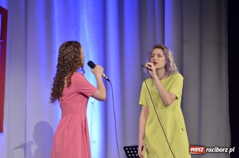 Zdjęcie w galerii na portalu naszraciborz.pl: Koncert jubileuszowy zespołu Perspektywa w Strzesze wiadomości z regionu