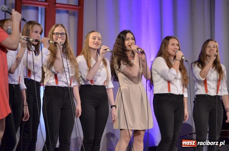 Zdjęcie w galerii na portalu naszraciborz.pl: Koncert jubileuszowy zespołu Perspektywa w Strzesze wiadomości z regionu