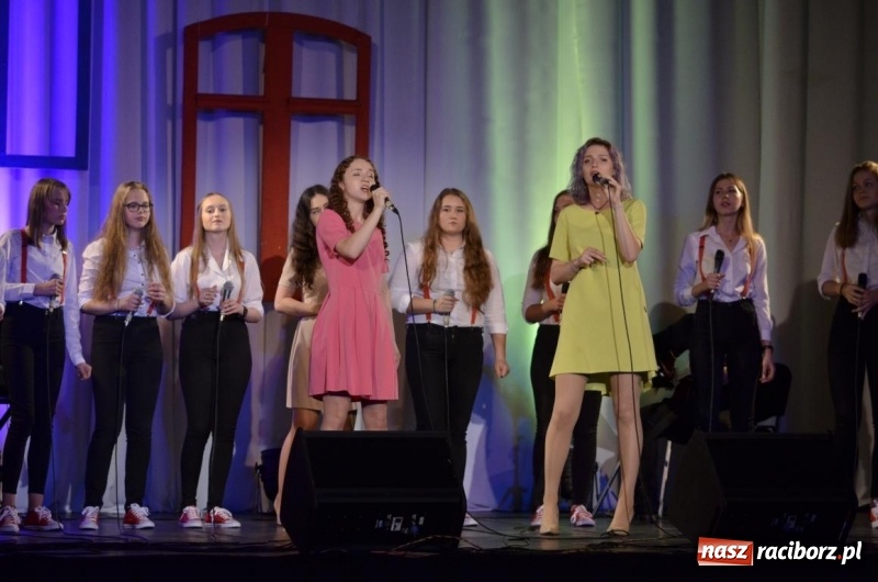 Zdjęcie w galerii na portalu naszraciborz.pl: Koncert jubileuszowy zespołu Perspektywa w Strzesze wiadomości z regionu