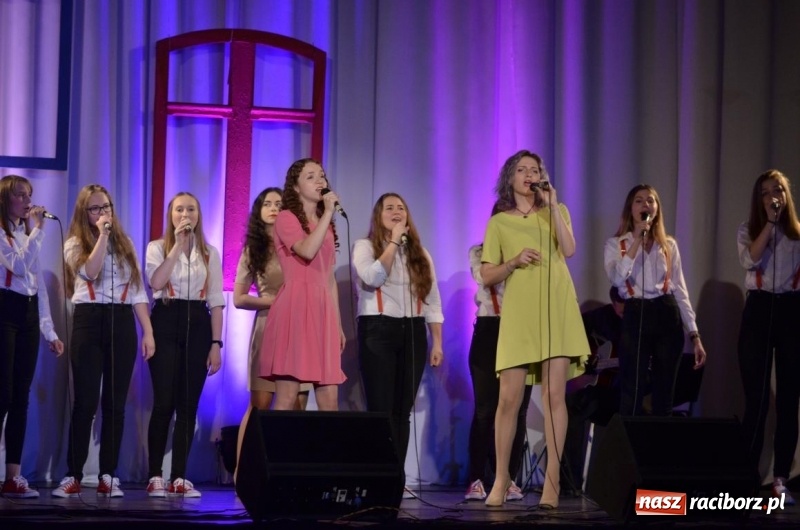 Zdjęcie w galerii na portalu naszraciborz.pl: Koncert jubileuszowy zespołu Perspektywa w Strzesze wiadomości z regionu