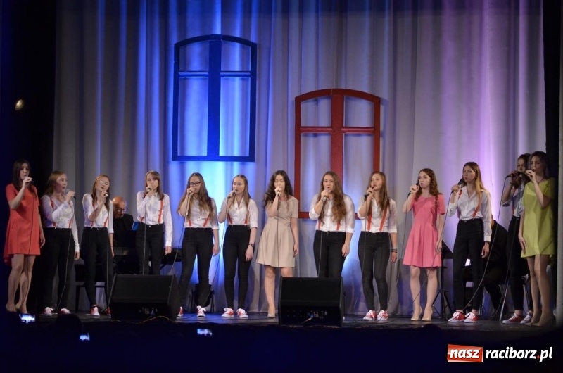 Zdjęcie w galerii na portalu naszraciborz.pl: Koncert jubileuszowy zespołu Perspektywa w Strzesze wiadomości z regionu