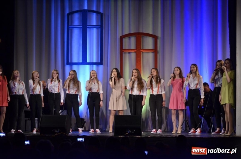 Zdjęcie w galerii na portalu naszraciborz.pl: Koncert jubileuszowy zespołu Perspektywa w Strzesze wiadomości z regionu