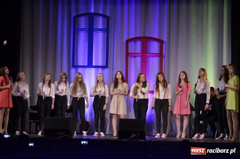 Zdjęcie w galerii na portalu naszraciborz.pl: Koncert jubileuszowy zespołu Perspektywa w Strzesze wiadomości z regionu
