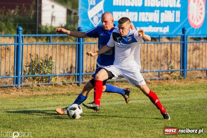 Zdjęcie w galerii na portalu naszraciborz.pl: Choć Unici Dąb pokonali, to ze strefy spadkowej się nie wydostali wiadomości z regionu
