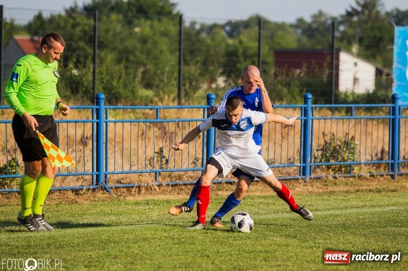 Zdjęcie w galerii na portalu naszraciborz.pl: Choć Unici Dąb pokonali, to ze strefy spadkowej się nie wydostali wiadomości z regionu