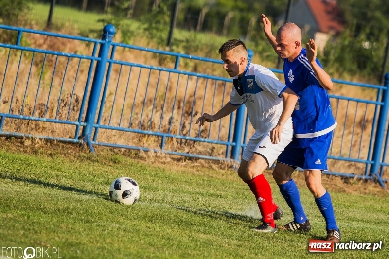 Zdjęcie w galerii na portalu naszraciborz.pl: Choć Unici Dąb pokonali, to ze strefy spadkowej się nie wydostali wiadomości z regionu