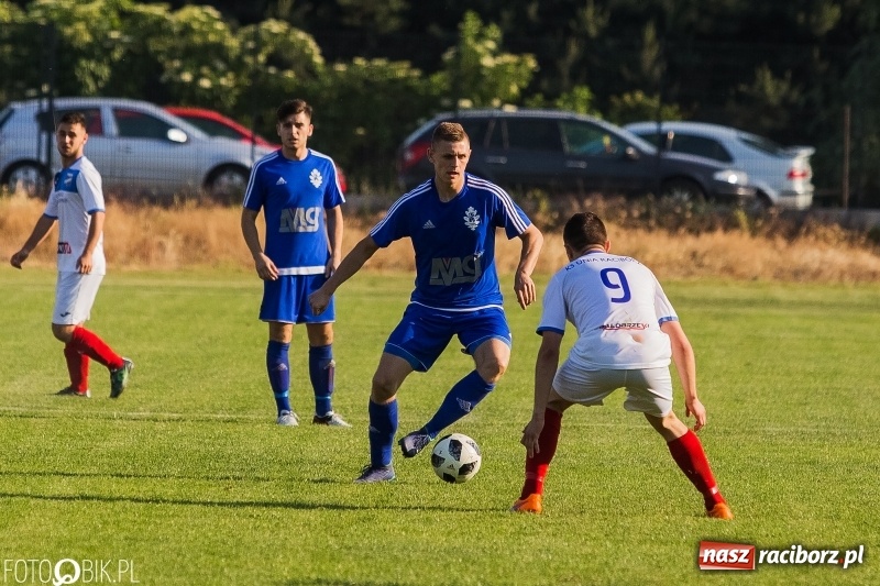 Zdjęcie w galerii na portalu naszraciborz.pl: Choć Unici Dąb pokonali, to ze strefy spadkowej się nie wydostali wiadomości z regionu