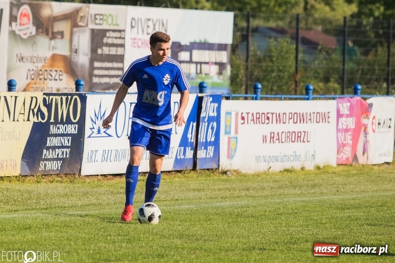 Zdjęcie w galerii na portalu naszraciborz.pl: Choć Unici Dąb pokonali, to ze strefy spadkowej się nie wydostali wiadomości z regionu